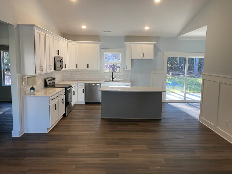 119 Serene St — Photo 4