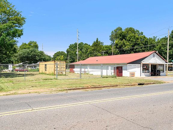 4th image of 331 Avondale Ave