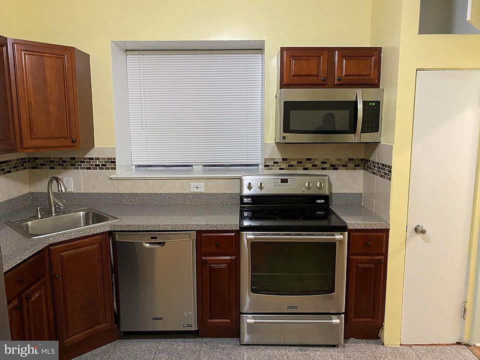 1st image of 1221 S 52nd St