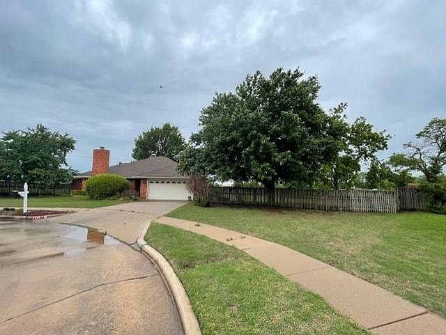 2nd image of 701 Brentwood Dr