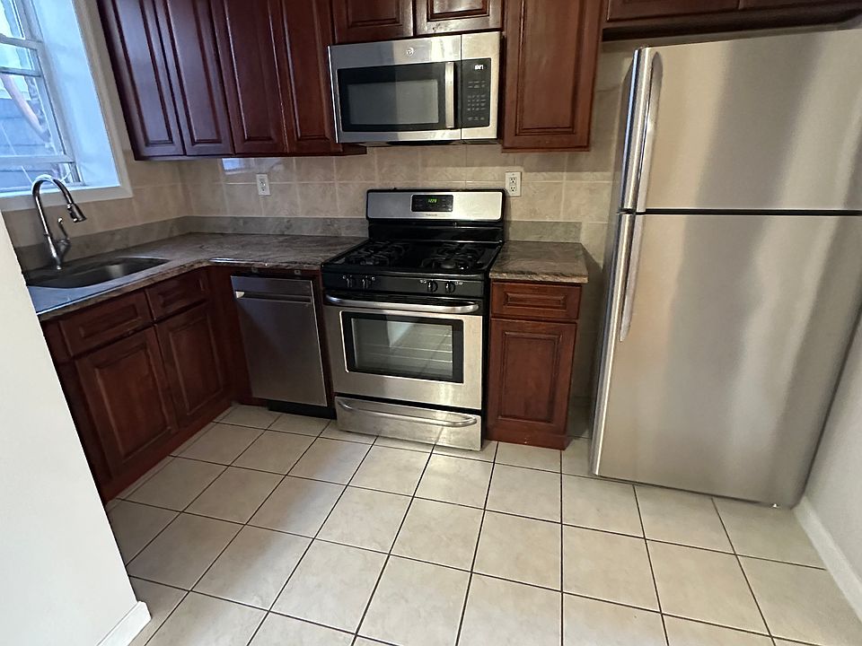 1st image of 152 New York Ave APT 4