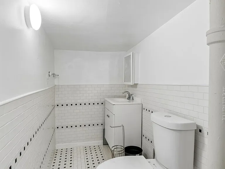 527 S 7th St — Photo 26