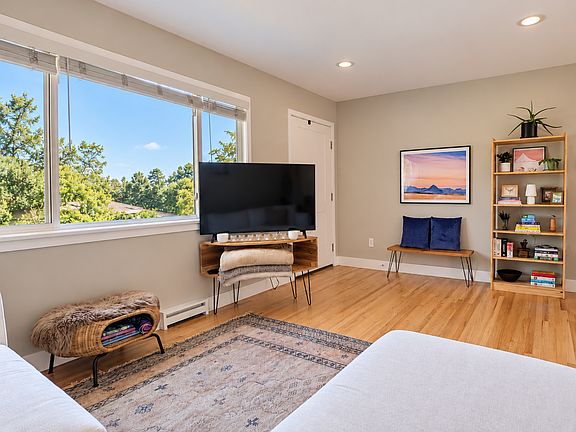 2nd image of 4480 Squires Cir