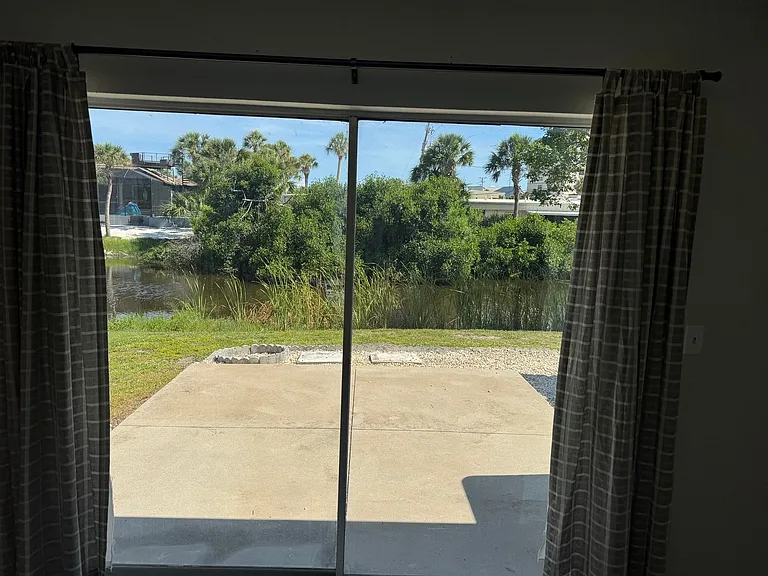 384 Flamingo Dr — Photo 4