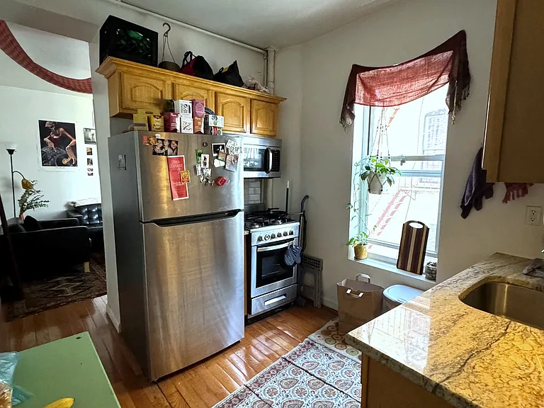 264 E 2nd St #6 — Photo 6