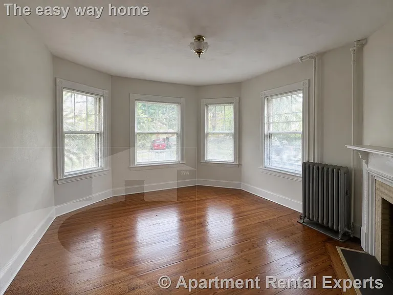 35 College Ave — Photo 4