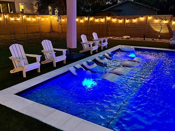 3rd image of 907 S Center St