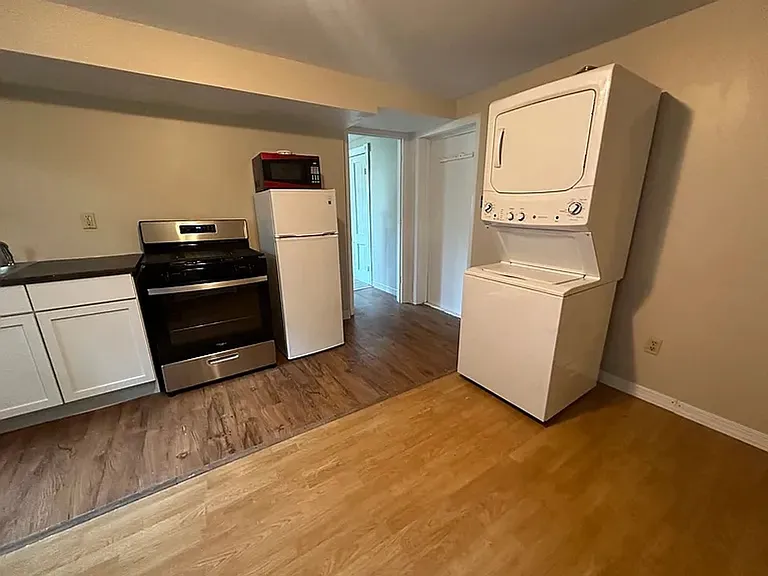 203 Pleasant St — Photo 14