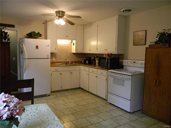 4th image of 4 Hooker Ave