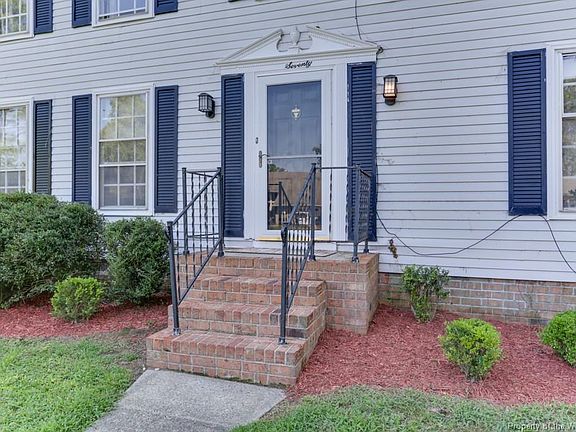 4th image of 70 Carriage Hill Dr