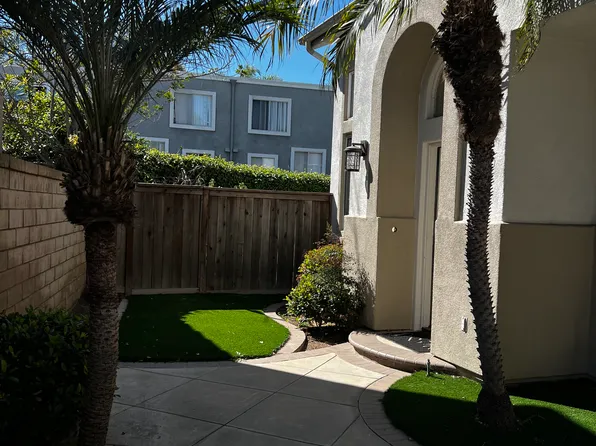 2813 Hazel Pl, Costa Mesa, CA 92626