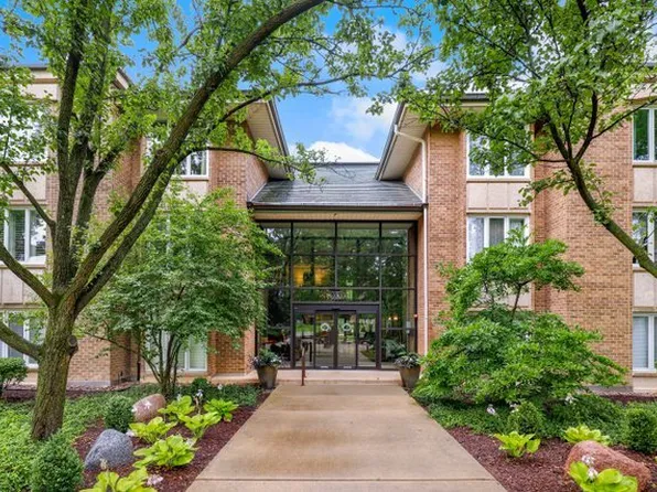 2 Oak Brook Club Dr APT B211, Oak Brook, IL 60523