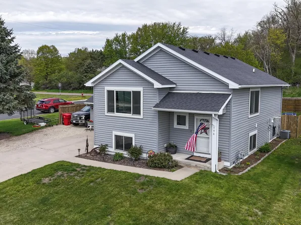 546 6th St SW, Pine Island, MN 55963