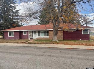 1233 W Jeffers Dr, Rawlins, WY 82301