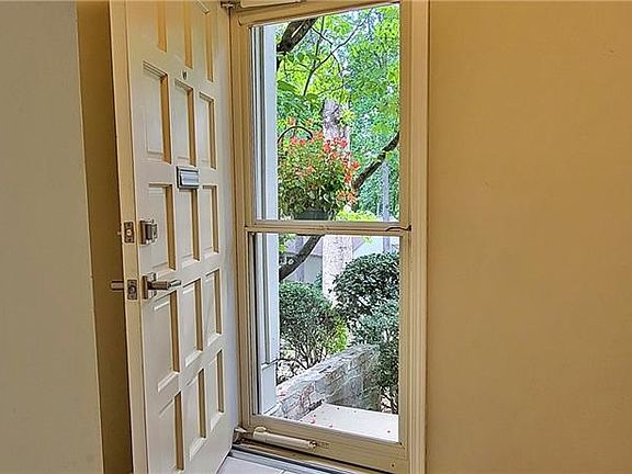 5th image of 203 Lamplighter Cir