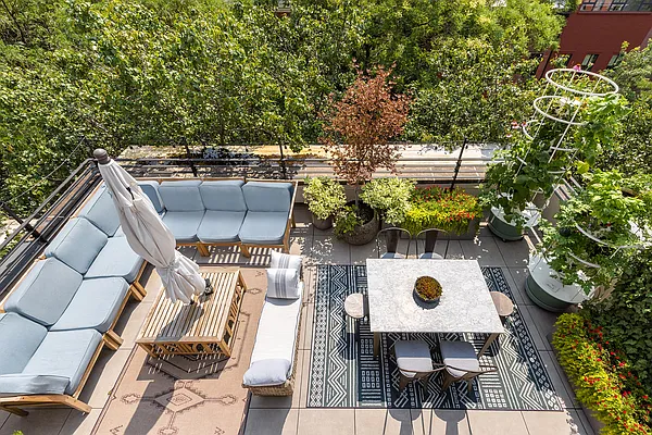 Sold by Compass | media 9