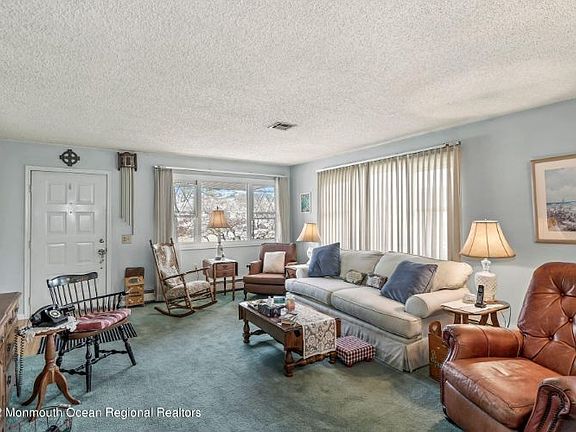 5th image of 79 Chesterfield Ln