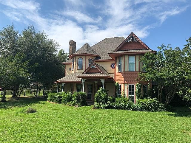 1st image of 3 Hillcrest Dr