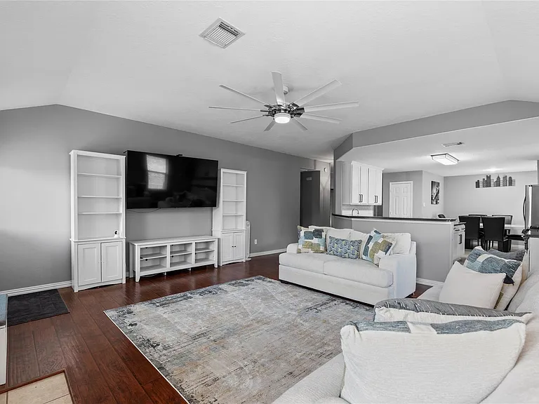 10819 Redwood Dr — Photo 8
