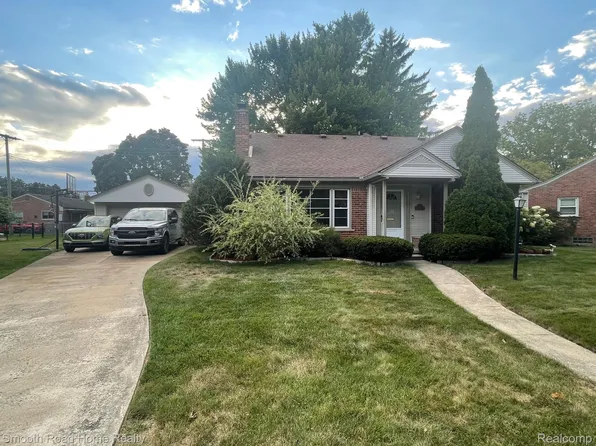 1414 Fairway Ct, Dearborn, MI 48124