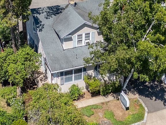 3rd image of 506 Old Stratfield Road