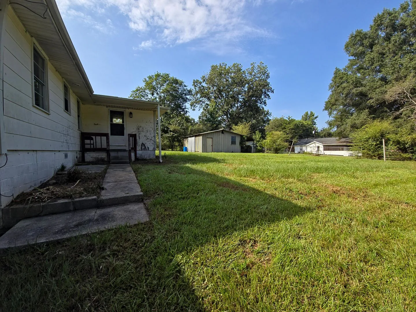 Charming 3BR/1BA Cottage with Spacious Yard — Photo 4