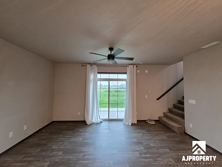 2542 E Meadowside Pl — Photo 7