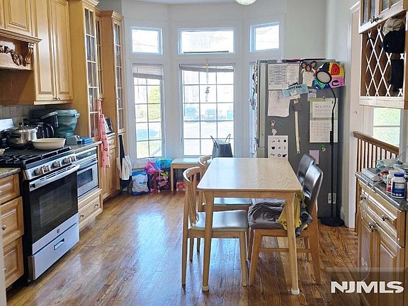 3rd image of 22 Mahan Street
