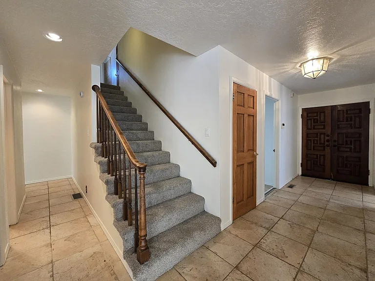 105 Michelle Dr — Photo 11
