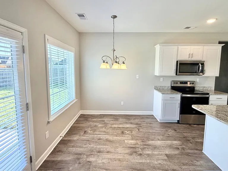 5560 Lakeside Cir W — Photo 6