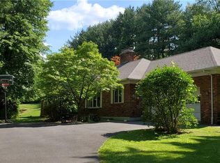 14 Overlook Dr, Newtown, CT 06470