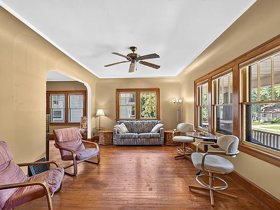 4th image of 1127 Jefferson STREET