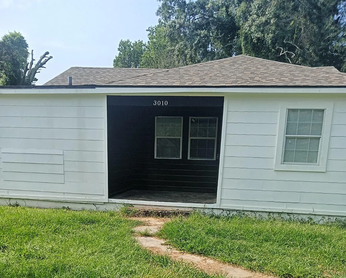 3 bed, 1200 sqft, $1,500 — Photo 1