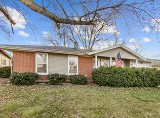 525 Bianco Dr, Elk Grove Village, IL 60007