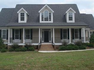 1612 Whispering Meadows Dr, Zebulon, NC 27597