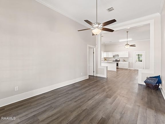 3rd image of 307 S Guegnon St