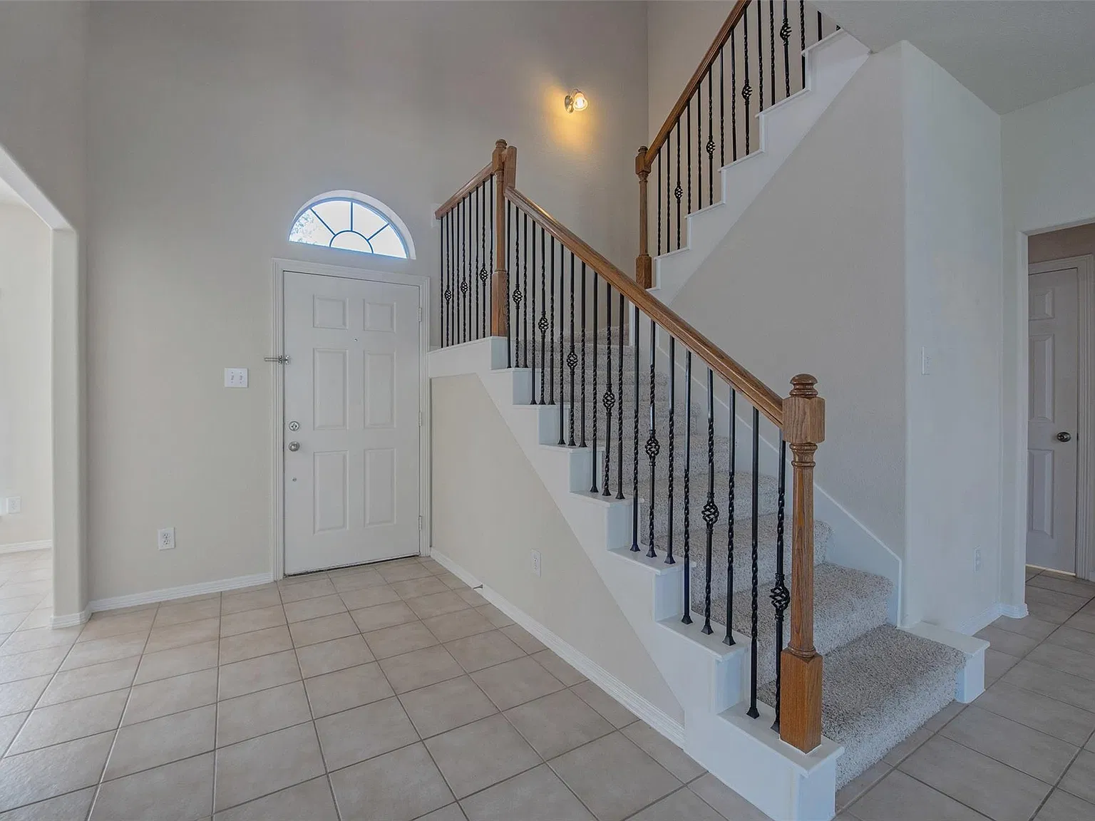 4 bed, 2.5 bath, 2416 sqft, $2,500 — Photo 4
