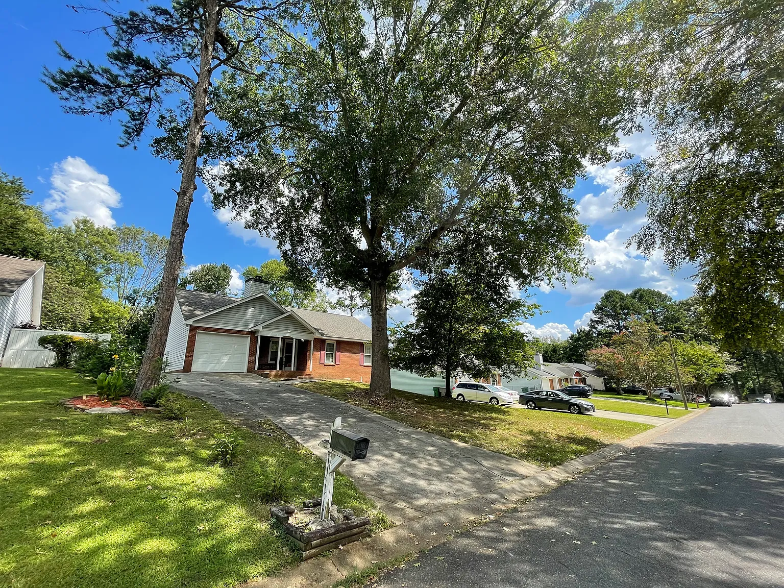 3 bed, 1130 sqft, $1,800 — Photo 2