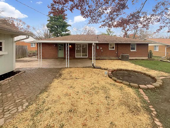 5th image of 3680 Santiago Dr
