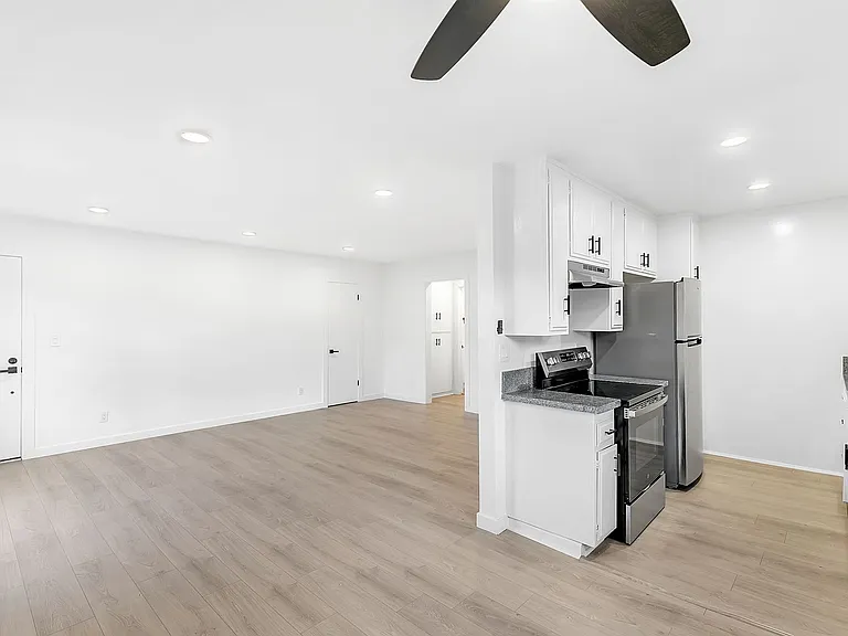 10930 Palms Blvd — Photo 8
