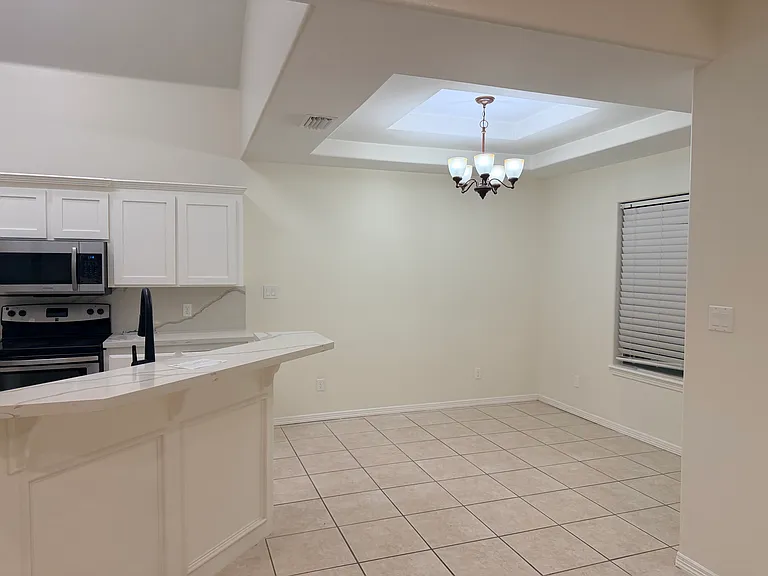 701 E Cheyenne Ave — Photo 4