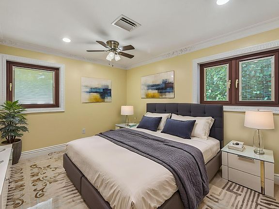 4th image of 1287 N Collier Blvd