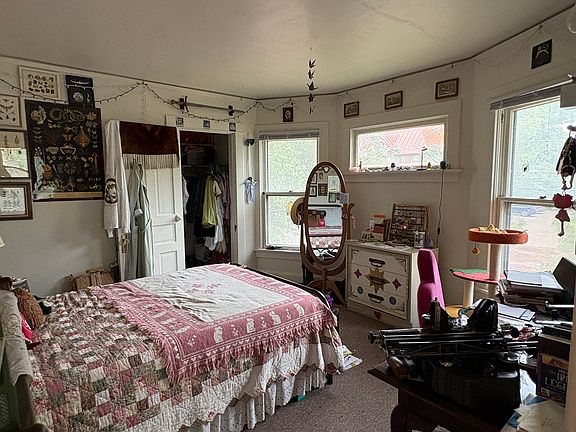5th image of 507 N Linn St APT 11