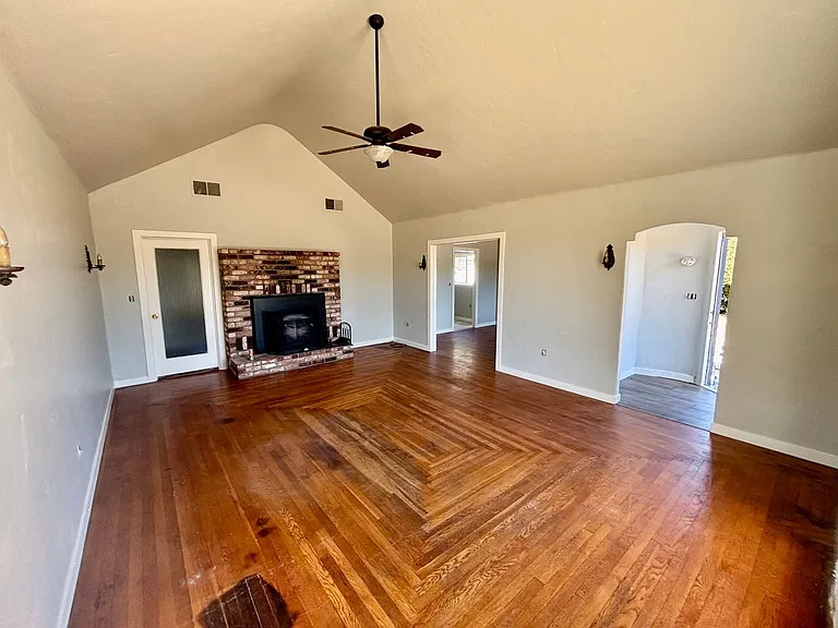 1659 County Rd E — Photo 3
