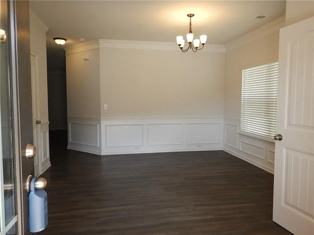 4 bed, 2.5 bath, 2288 sqft, $2,225 — Photo 3