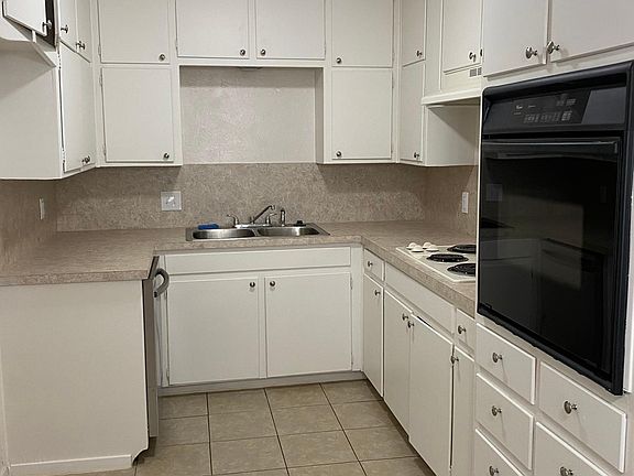 2nd image of 901 Prestwick St