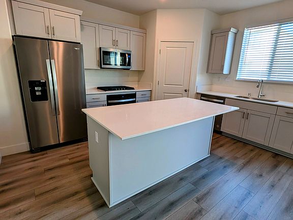 2nd image of 363 Hermosa St
