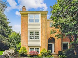 6609 Midhill Pl, Falls Church, VA 22043