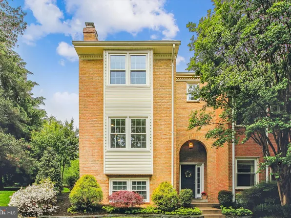 6609 Midhill Pl, Falls Church, VA 22043
