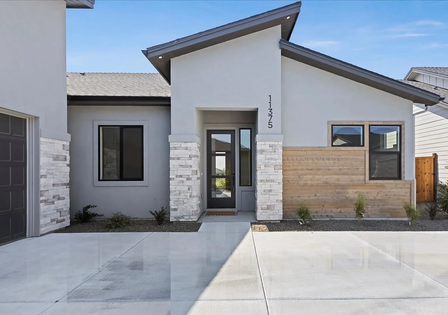 Brand New 3 Bed 2 Bath On A Golf Course — Photo 2